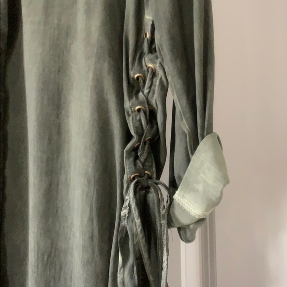 Green Long Sleeve Button Down with Side Ties - Picture 2 of 2